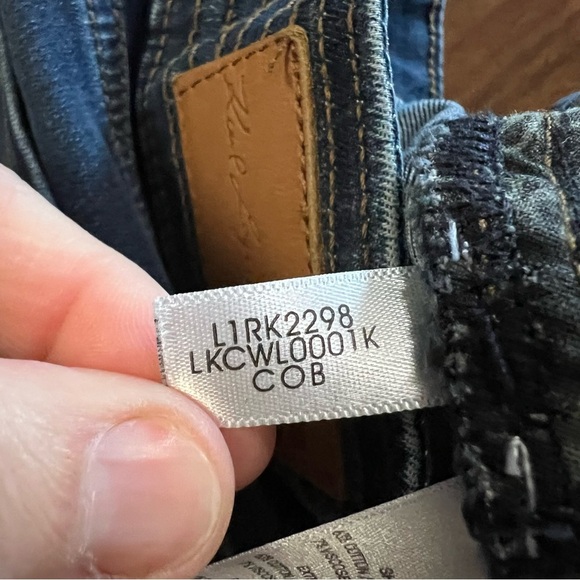 Karl Lagerfeld Paris Dark Wash Straight Leg Jeans size 6 - Picture 5 of 11